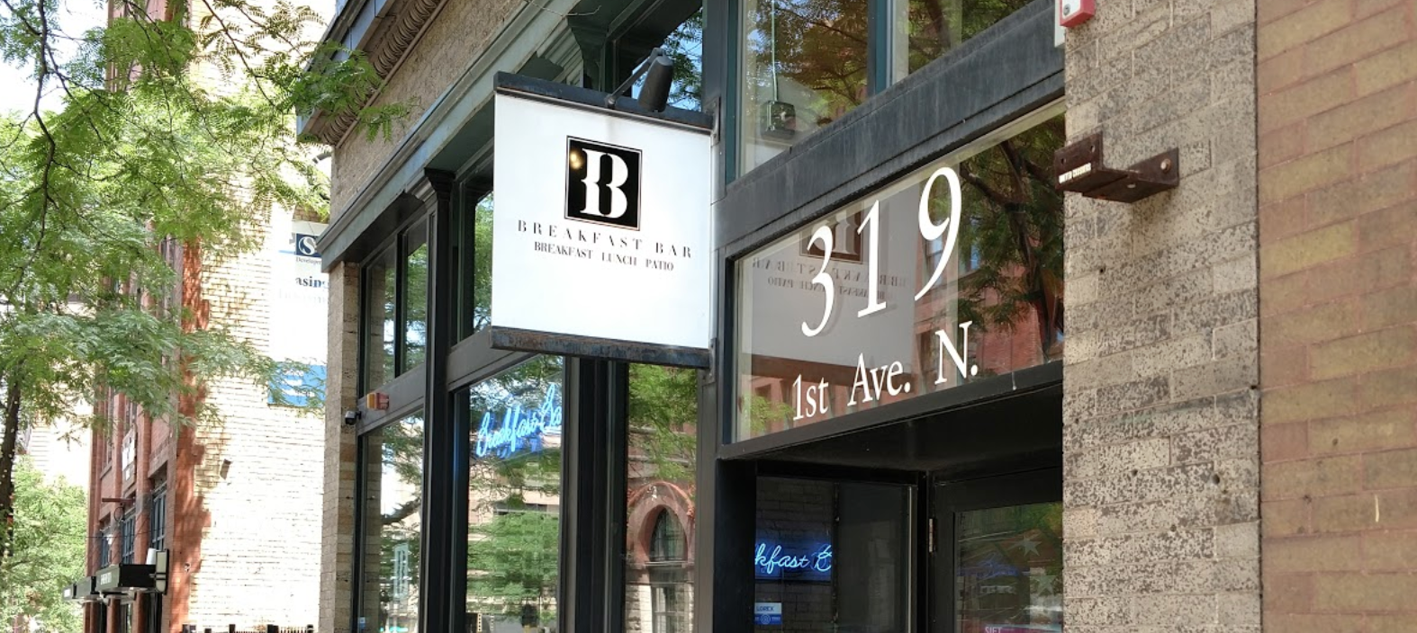 Breakfast Bar of Minnesota: Best Happy Hour Deals!